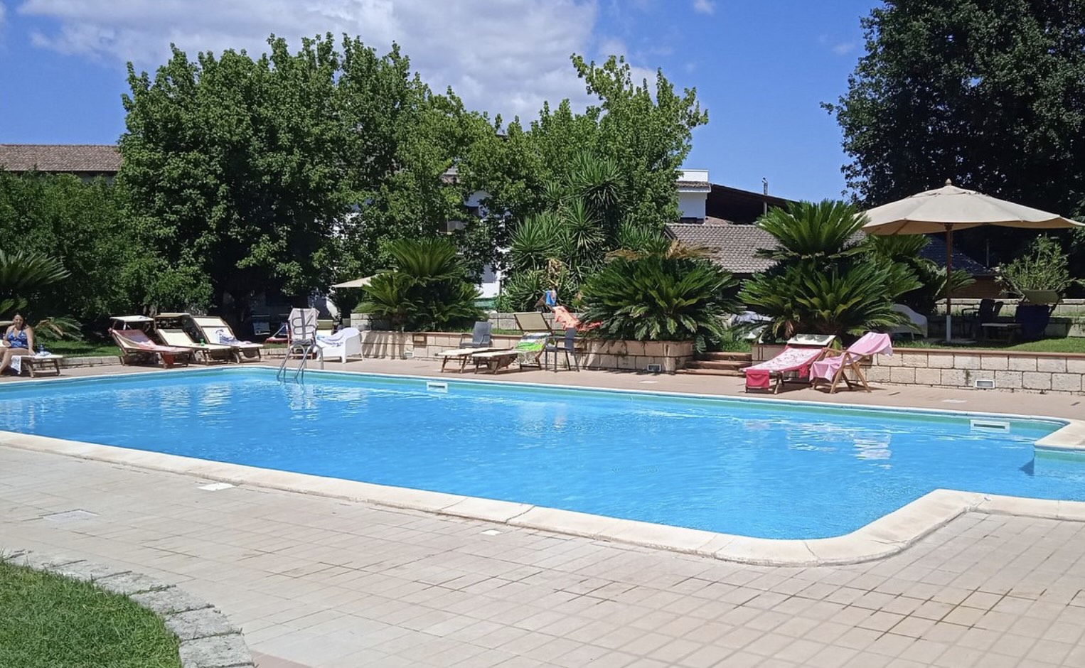 Tragedia in piscina a Capua: 30enne si tuffa per un bagno rinfrescante e muore annegato Tragedia in piscina a Capua: 30enne si tuffa per un bagno rinfrescante e muore annegato