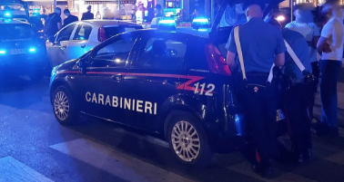 Napoli, reagisce alla rapina: 31enne accoltellato