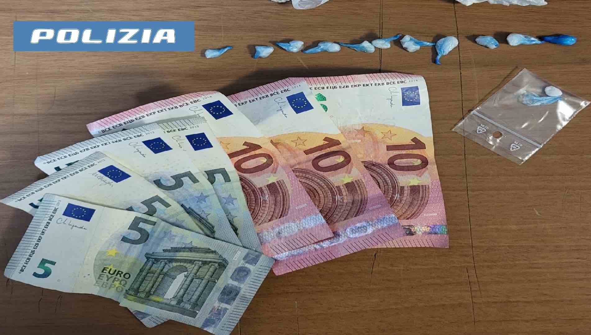 Napoli, cocaina nascosta nei fazzoletti: arrestato pusher 16enne
