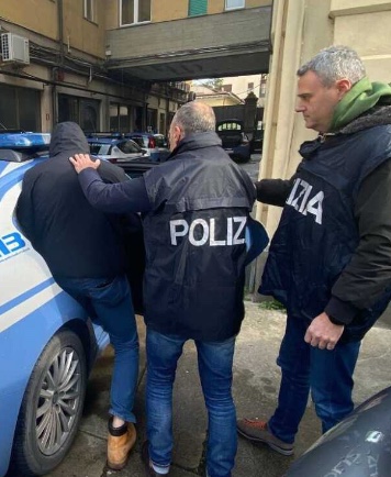 Piscinola, violenza sessuale e pornografia minorile: arrestato 34enne