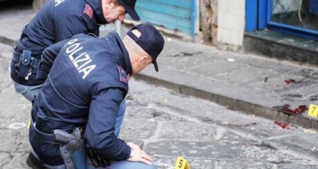 Napoli. Lite tra donne del clan durante processione religiosa finisce in sparatoria: un arresto