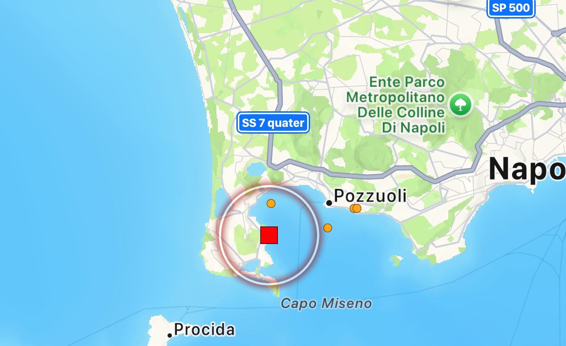 Terremoto nei Campi Flegrei, scossa di magnitudo 4.6: paura in provincia di Napoli Terremoto nei Campi Flegrei, scossa di magnitudo 4.6: paura in provincia di Napoli