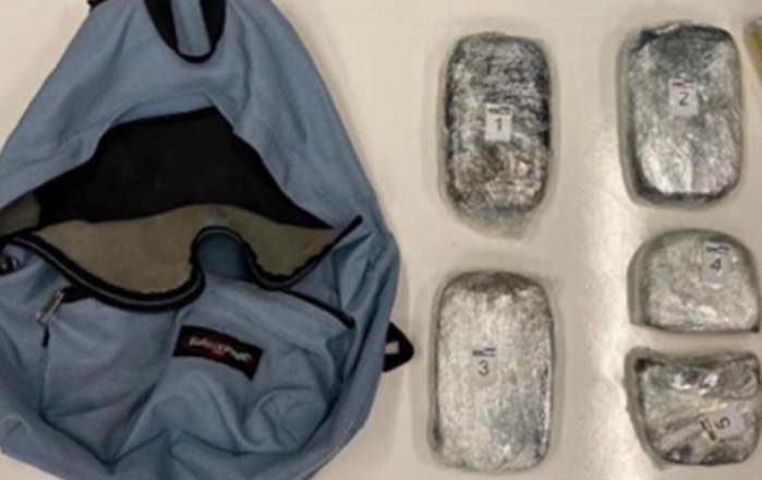 Torre del Greco, nello zaino aveva 3 kg di hashish e cocaina: arrestato 31enne