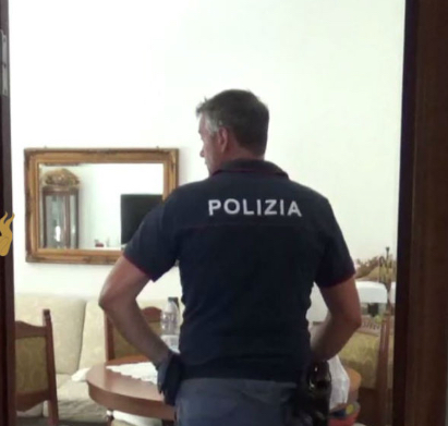 Agguato a Ponticelli, entra in casa e spara: pregiudicato ferito da 4 colpi di pistola