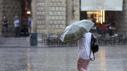 Temporali, grandine e rischio frane: scatta l’allerta meteo gialla in Campania per giovedì 17 luglio