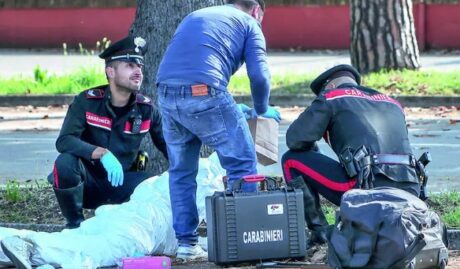 Arzano, accecato dalla gelosia accoltella rivale in amore: grave 19enne