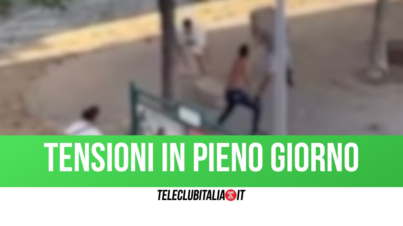 Aversa, violenza tra stranieri in piazza Vittorio Emanuele. Sindaco: “Chiederò più controlli al Prefetto” Aversa, violenza tra stranieri in piazza Vittorio Emanuele. Sindaco: “Chiederò più controlli al Prefetto”