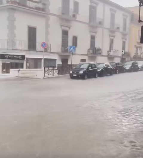 Bomba d’acqua tra Bacoli e Pozzuoli: 90 mm di pioggia in meno di un’ora Bomba d’acqua tra Bacoli e Pozzuoli: 90 mm di pioggia in meno di un’ora