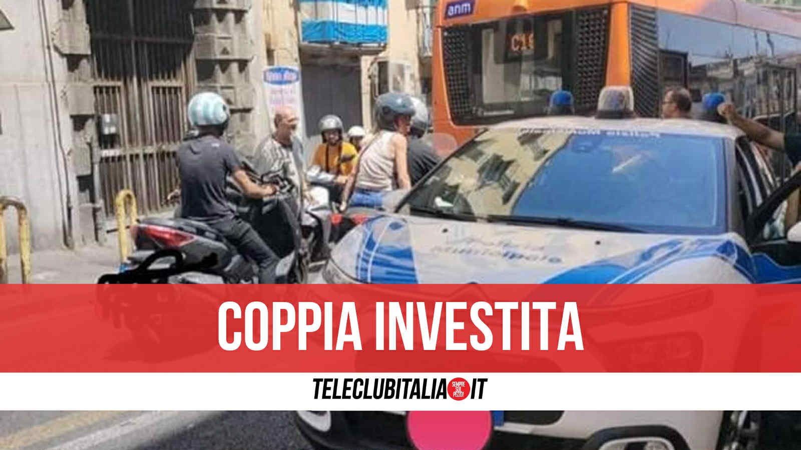 Napoli, coppia di anziani investita da scooter pirata: entrambi in gravi condizioni Napoli, coppia di anziani investita da scooter pirata: entrambi in gravi condizioni