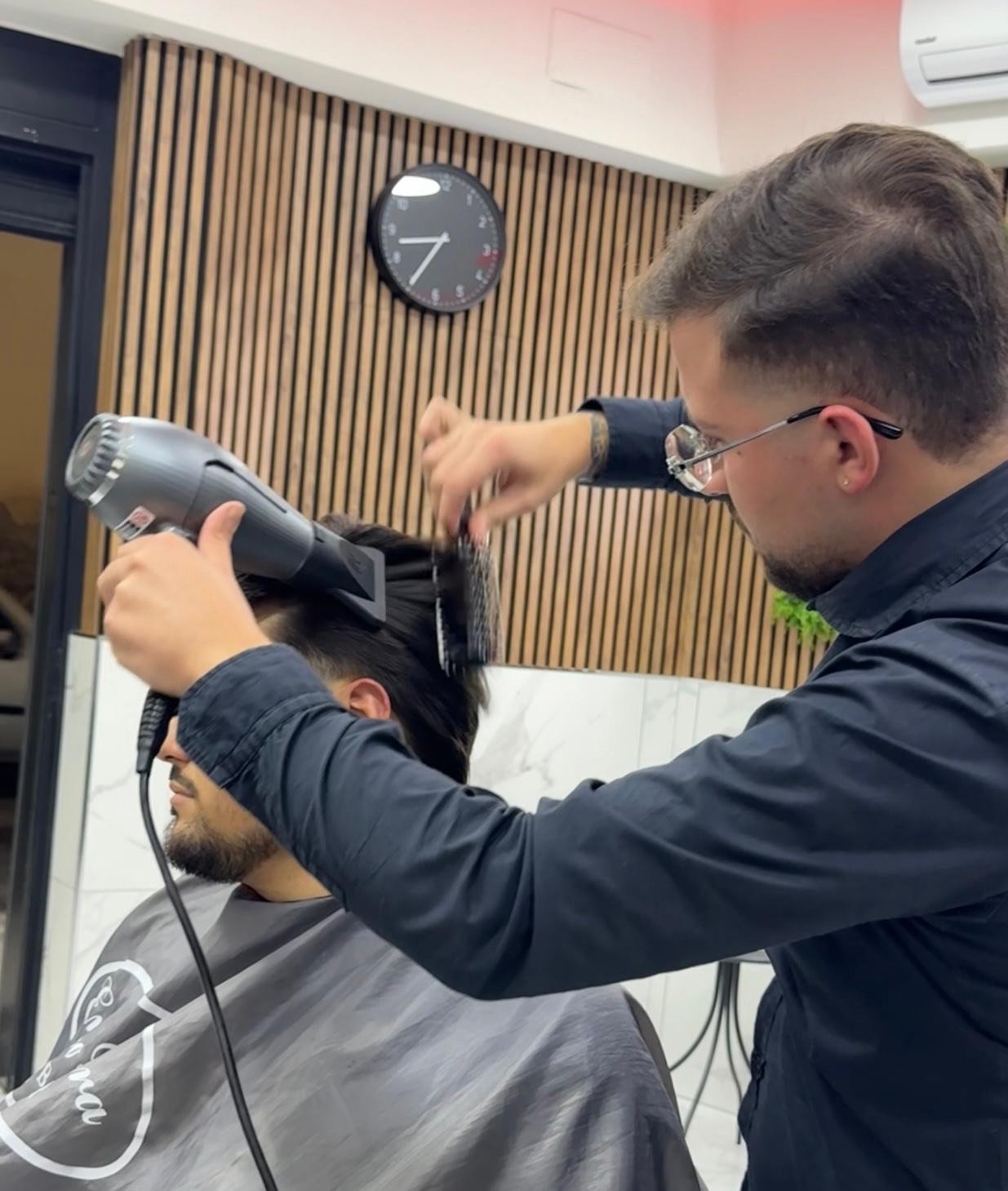 Enrico Ferrara, il successo dell’hairstylist di Giugliano: tre anni di passione e stile