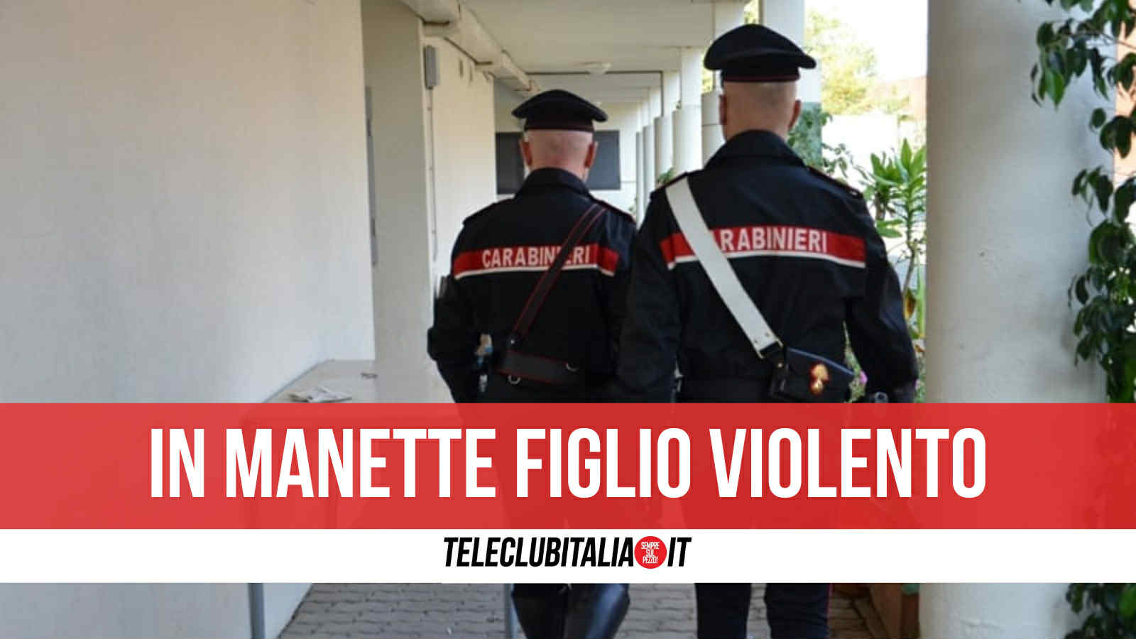 Napoli, chiede soldi ai genitori e lancia piatti e bicchieri contro il muro: arrestato 40enne Napoli, chiede soldi ai genitori e lancia piatti e bicchieri contro il muro: arrestato 40enne