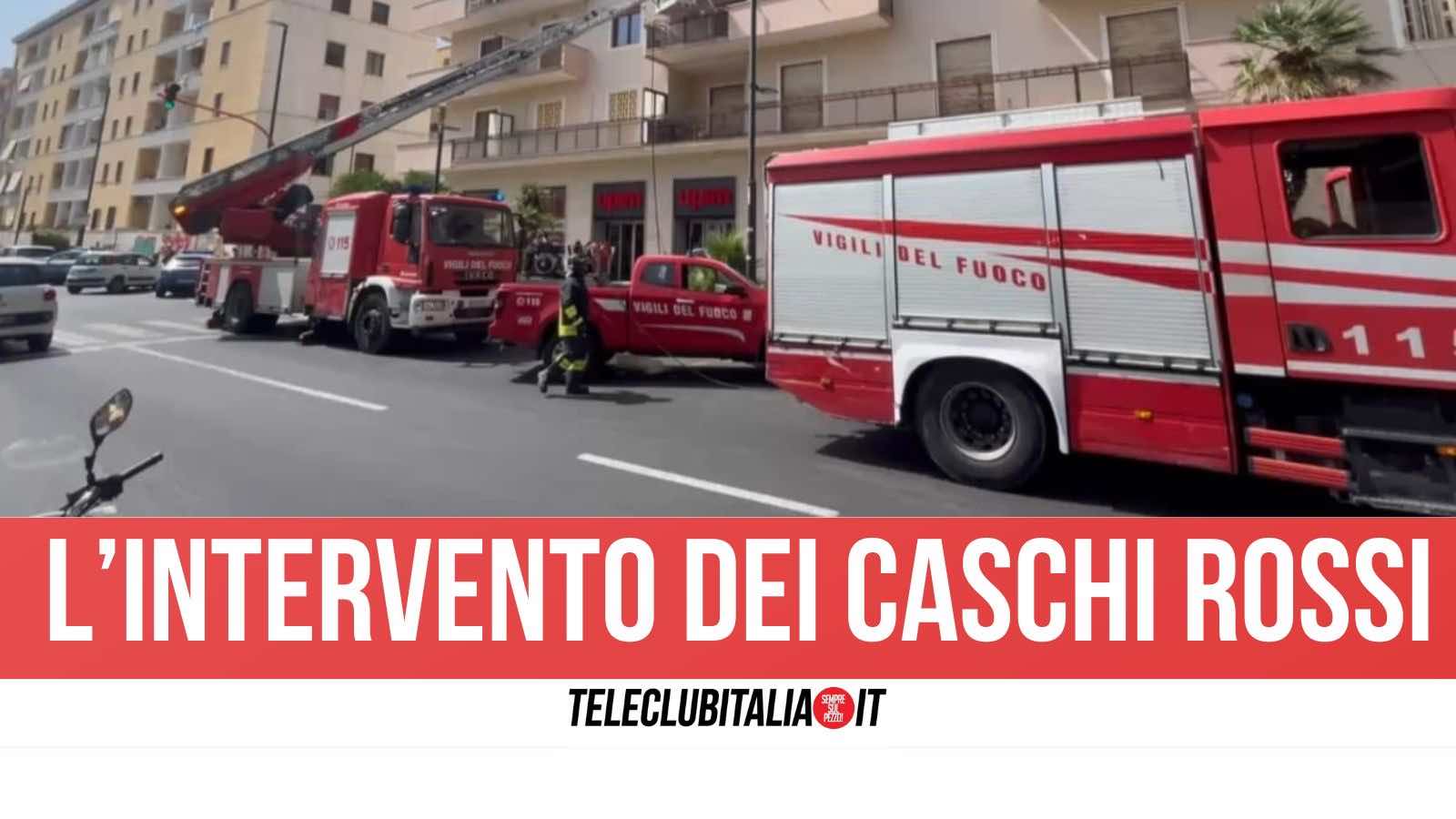 Fuorigrotta, incendio in un appartamento: pompieri salvano donna svenuta in casa