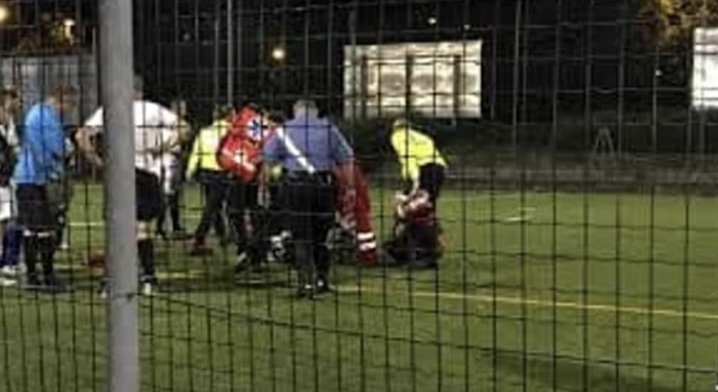 Giugliano, partita di calcetto finisce nel sangue: accoltellato 15enne. È grave