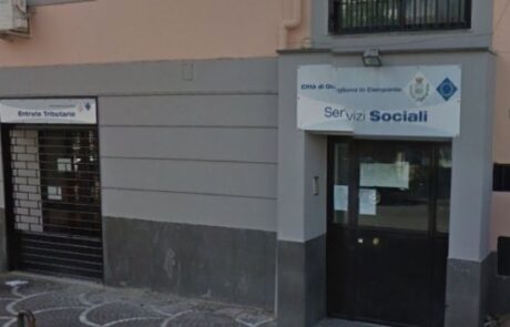 Giugliano, i Servizi Sociali arrivano su WhatsApp: attivo il nuovo canale informativo del Comune