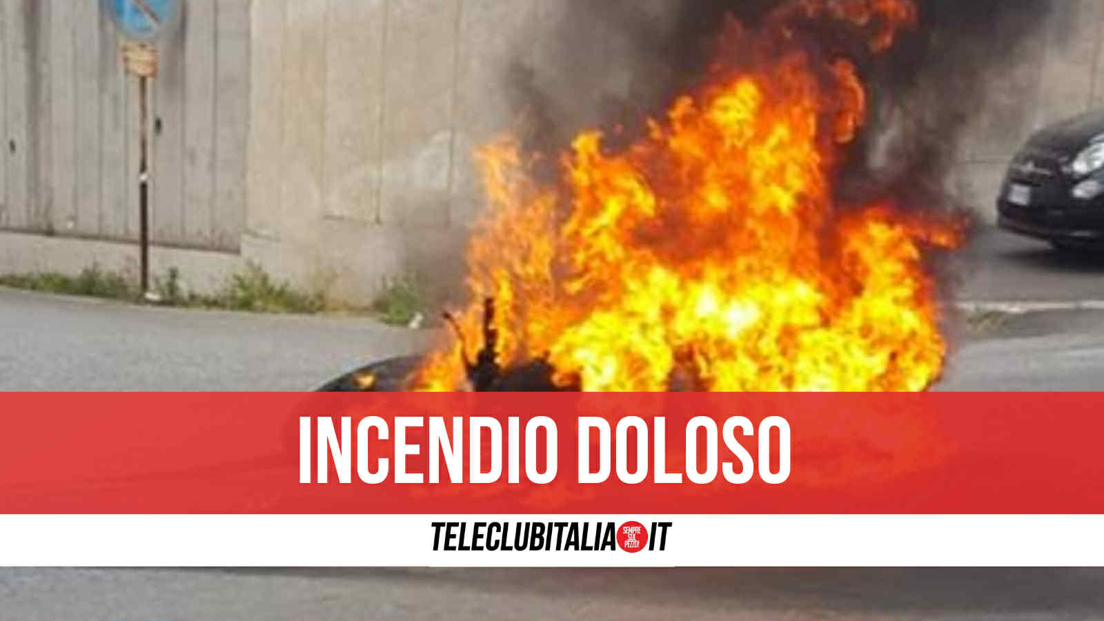 Napoli, litiga col fratello è dà fuoco al suo scooter: bloccato a arrestato 46enne Napoli, litiga col fratello è dà fuoco al suo scooter: bloccato a arrestato 46enne