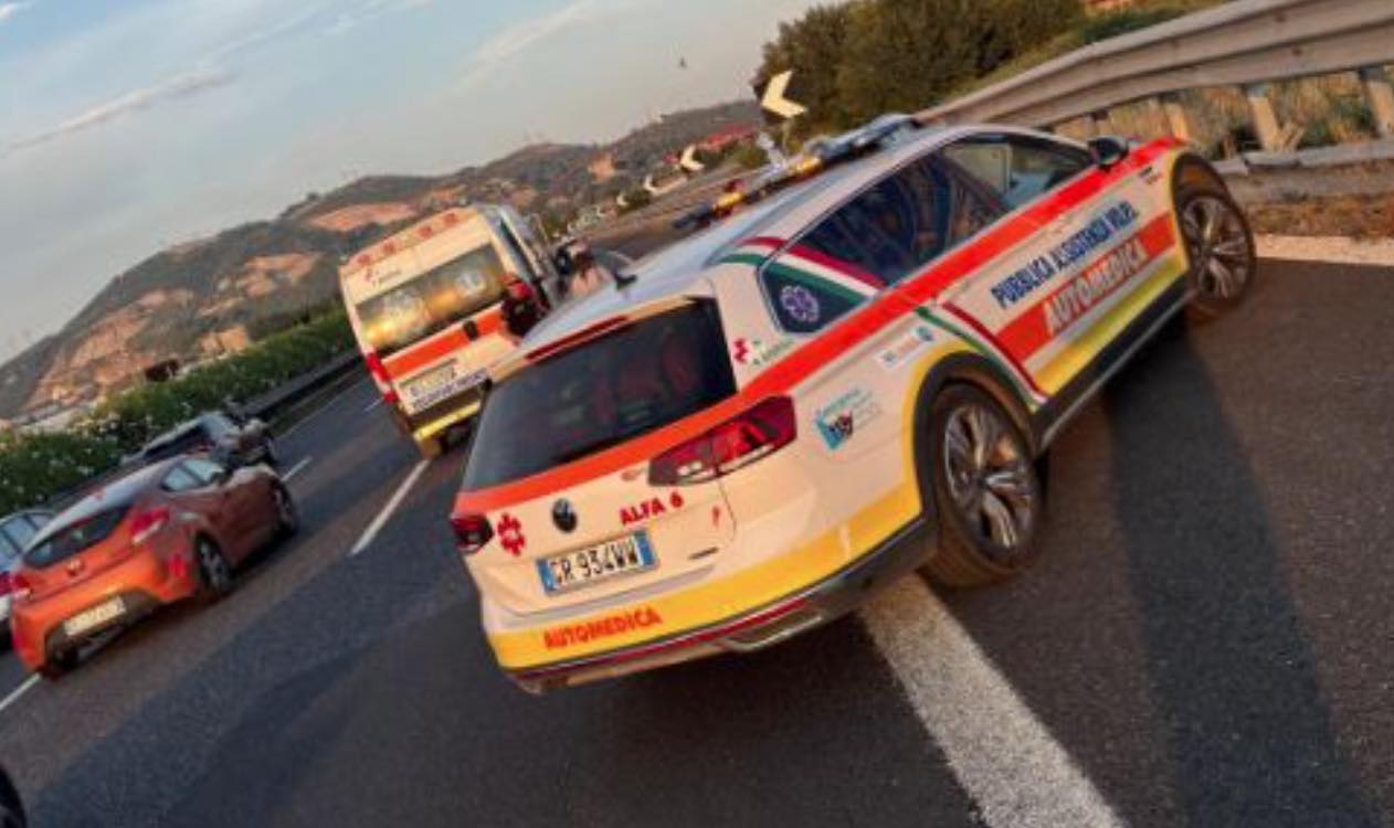 Incidente sulla A2: malore durante la guida, ferite mamma e figlia