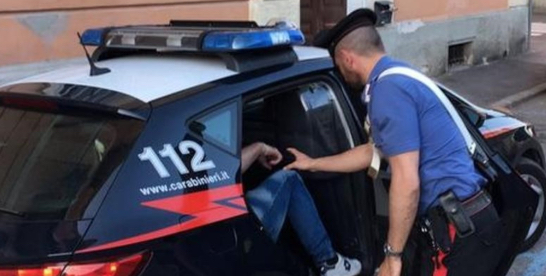 Spaccio di droga a Marcianise, sorpreso con cocaina e contanti: in manette giovane pusher