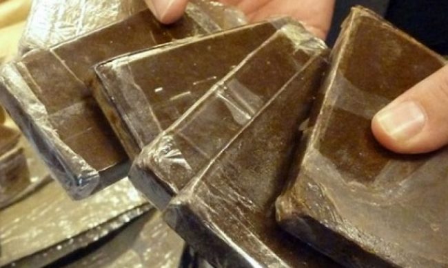Monte di Procida, spacciatore in strada con la droga anche nelle mutande: arrestato 28enne
