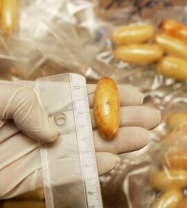 Napoli, corriere della droga arrestato al porto: trasportava nel retto 100 grammi di eroina