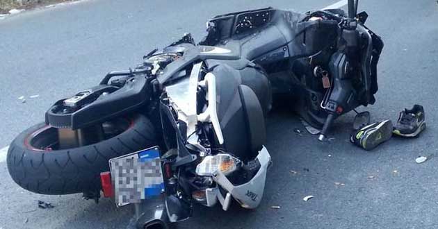 Tragico incidente a Napoli: T Max contro auto: muore guarda giurata Tragico incidente a Napoli: T Max contro auto: muore guarda giurata