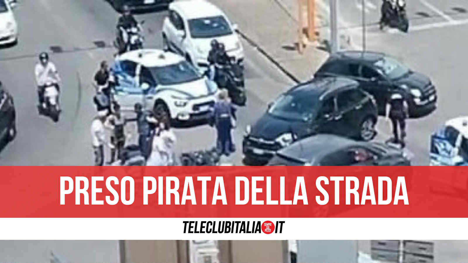 Napoli, a fari spenti investe due ragazzi in scooter e scappa: 27enne incastrato dalle telecamere Napoli, a fari spenti investe due ragazzi in scooter e scappa: 27enne incastrato dalle telecamere
