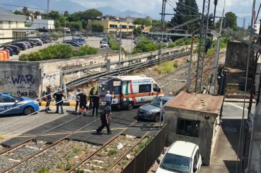 Pompei, cede braccio meccanico: due operai precipitano da cestello mobile