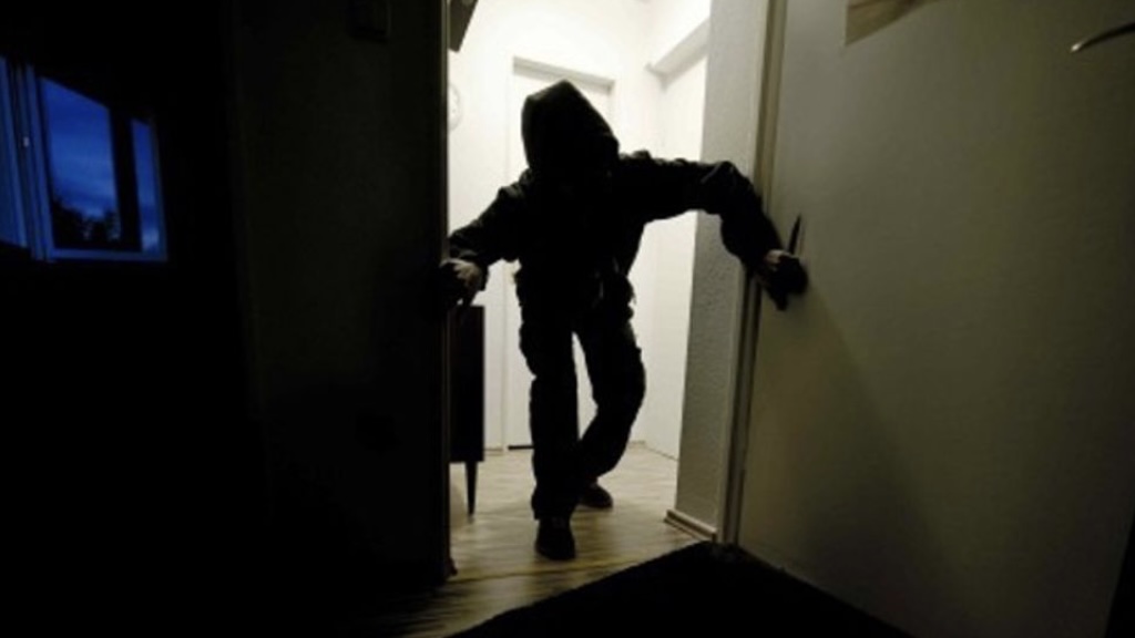 Furti notturni al liceo “Da Vinci” di Trentola Ducenta: 26enne agli arresti domiciliari