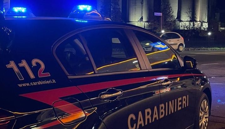 Melito, ispettore di polizia ucciso in casa a coltellate: indagano i carabinieri Melito, ispettore di polizia ucciso in casa a coltellate: indagano i carabinieri