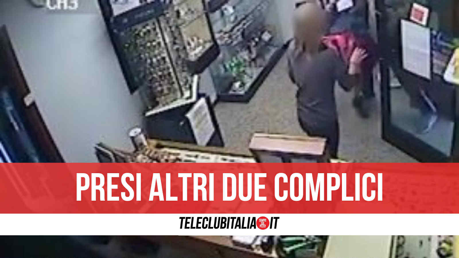 Casoria, rapina in gioielliera da 250mila euro con tecnica del finto cliente: due arresti