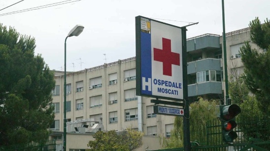 Aversa, prima l'accoltellamento poi l'incidente durante corsa in ospedale: ragazza ricoverata