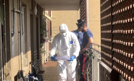 Femminicio nel salernitano, 47enne strangolata dal fidanzato: uomo in fuga