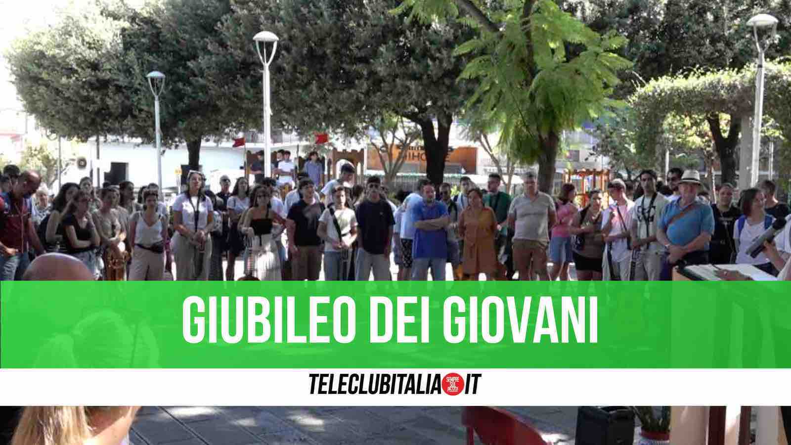 Giugliano, 350 giovani in cammino verso Roma: preghiera e missione prima dell’incontro con il Papa Giugliano, 350 giovani in cammino verso Roma: preghiera e missione prima dell’incontro con il Papa