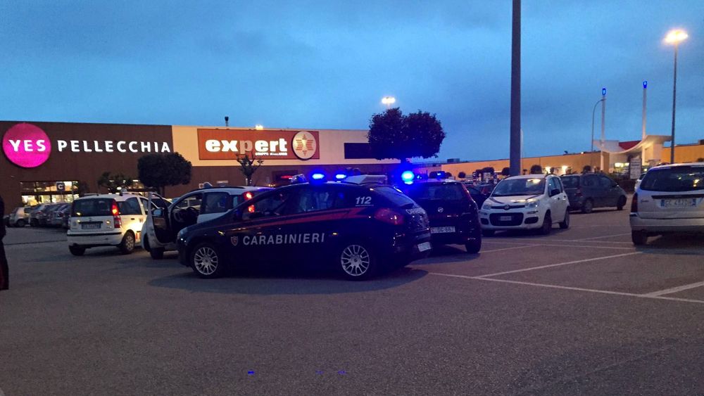 Giugliano, ruba alimenti dagli scaffali del Grande Sud con borsa schermata: arrestato 31enne