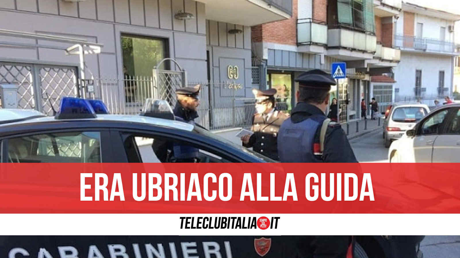 Giugliano, usa la sirena delle forze dell’ordine per farsi largo nel traffico: denunciato 34enne Giugliano, usa la sirena delle forze dell’ordine per farsi largo nel traffico: denunciato 34enne