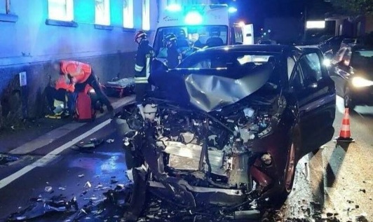Serata di follia a Pozzuoli, falliscono rapina e si schiantano contro auto: rapinatori in fuga