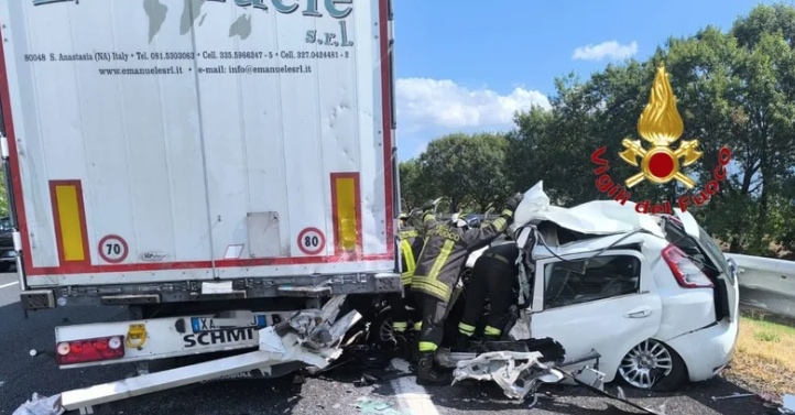 Tragico incidente sull’A30: muore 38enne di Napoli schiacciato da un Tir