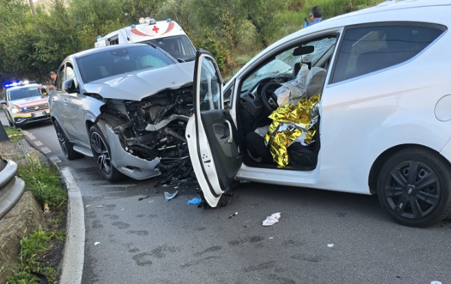 Giffoni Valle Piana, incidente mortale sulla Sp 26: muore un 22enne di Bellizzi