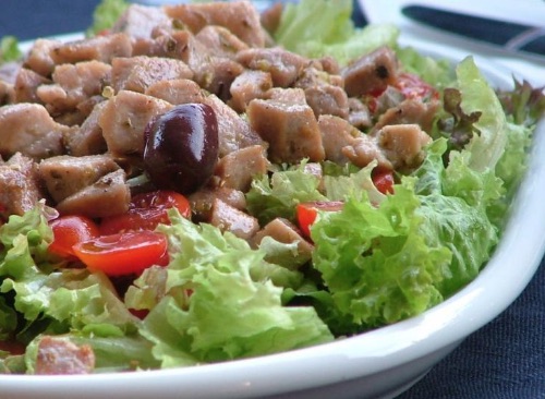 Formia, pranzo con insalata di tonno finisce in dramma: 10 napoletani intossicati