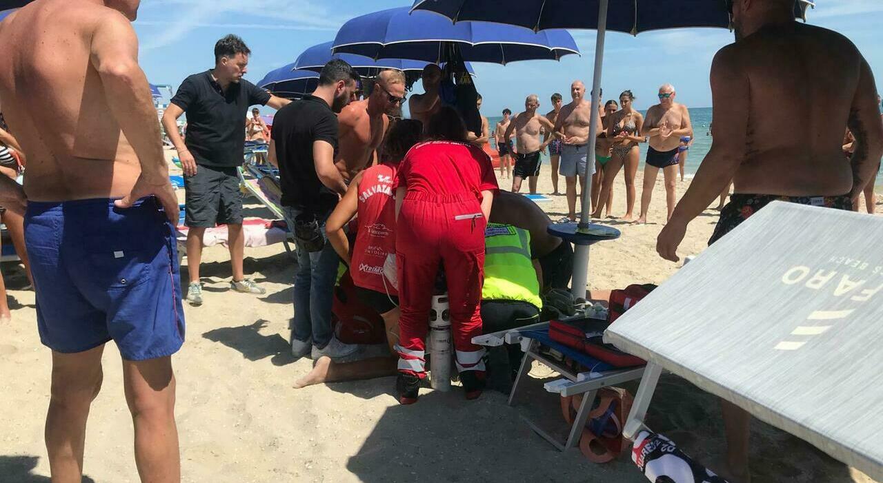 Castel Volturno, si sente male durante giornata al mare e muore davanti alla moglie Castel Volturno, si sente male durante giornata al mare e muore davanti alla moglie