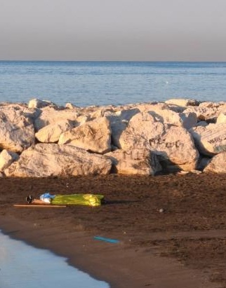 Mappatella Beach, rinvenuto cadavere sulla riva. Si tratta di un 28enne: indagini in corso
