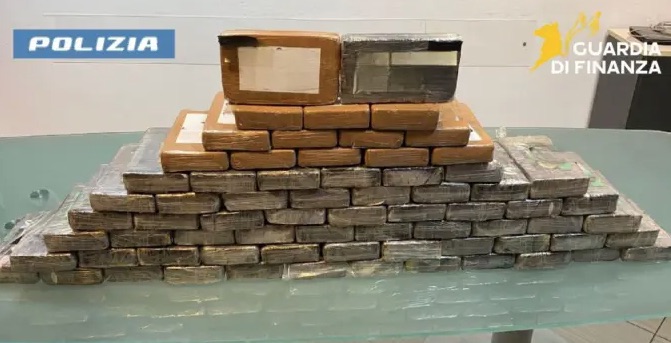 Da Melito a Scampia con 80 chili di cocaina in auto: arrestato 25enne dopo inseguimento