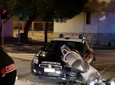 Melito, tenta di rubare uno scooter e lancia il mezzo contro i carabinieri: arrestato 29enne