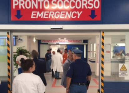 Follia a Napoli, 45enne minaccia 118 con il fucile: "Dovete portare mio padre al Policlinico"