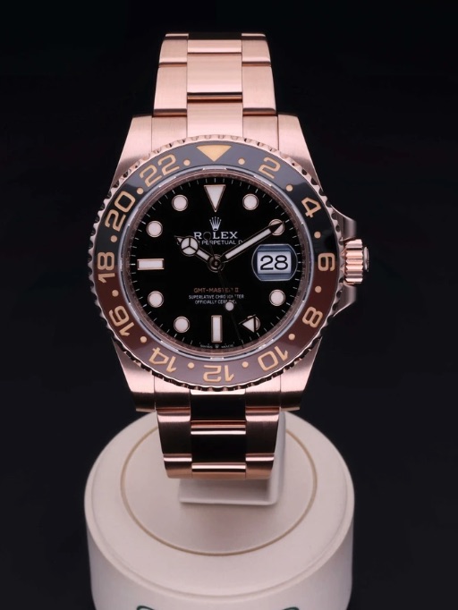 Napoli, baby rapinatore tenta di strappare Rolex da 35mila euro: arrestato 16enne