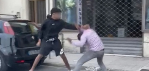 Pozzuoli, 18enne accoltellato in strada: arrestato un 15enne per tentato omicidio Pozzuoli, 18enne accoltellato in strada: arrestato un 15enne per tentato omicidio