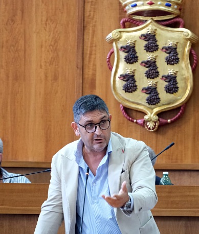 Pozzuoli rivoluziona le spiagge: stop ai matrimoni esclusivi, il 50% sarà libero e accessibile a tutti