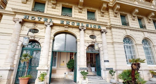 napoli rapina con spari all8217hotel excelsior per un rolex da 80mila euro preso uno dei malviventi