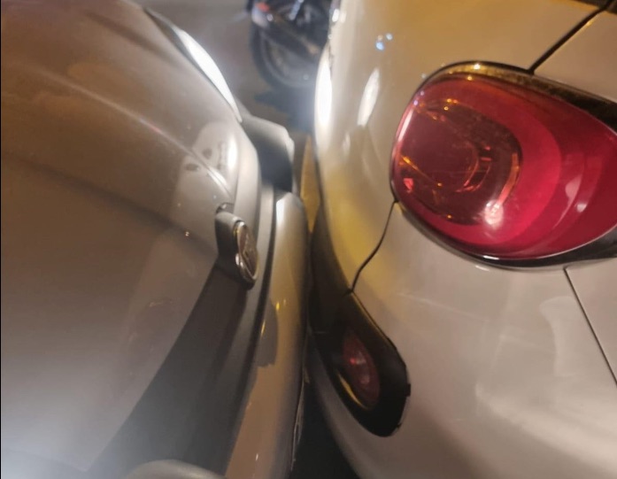 napoli tamponato da altra auto disabile scende per verificare i danni e viene preso a testate