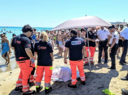 torre annunziata malore al lido azzurro muore sotto gli occhi dei bagnanti