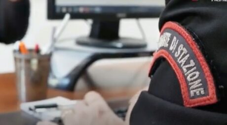 Truffa online da 4mila euro: ingannato da finto annuncio, denunciata 21enne napoletana